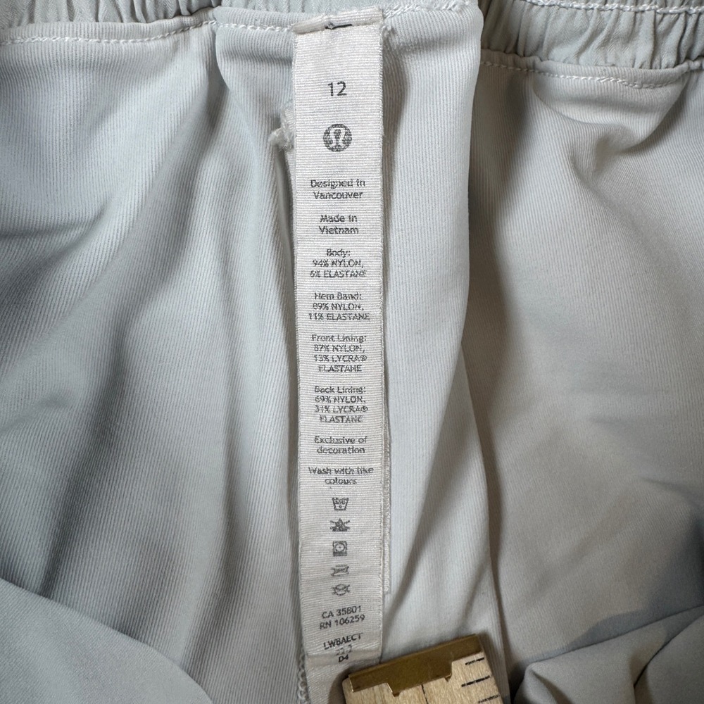 Lululemon Hotty Hot High-Rise Skirt White Gray Size 12 Tennis Running Skort - Picture 3 of 10